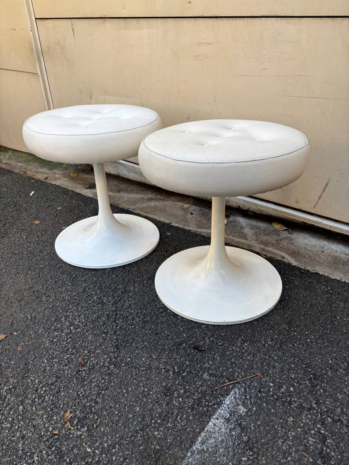 Paire de tabourets pied tulipe années 70’