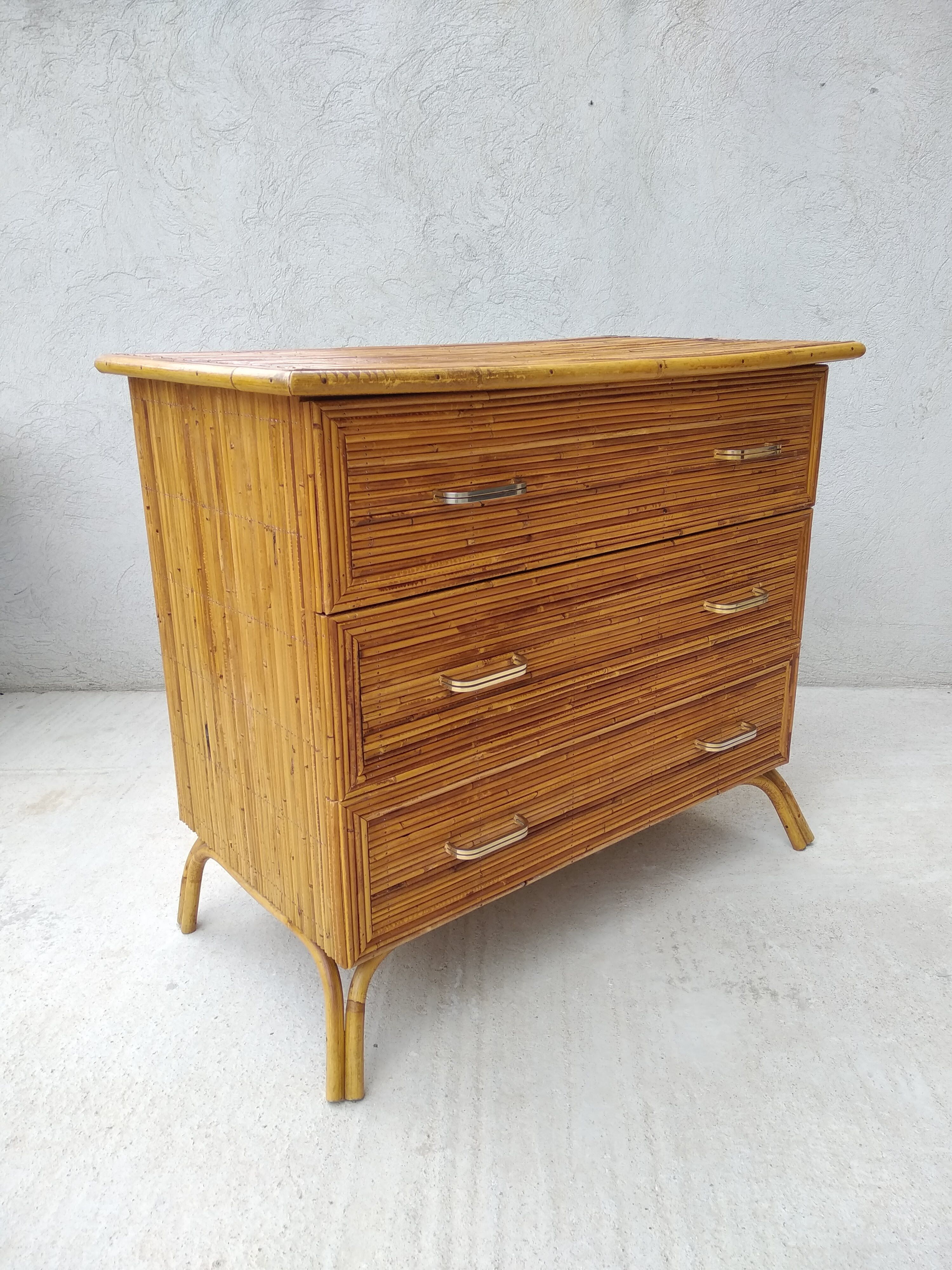 Commode en rotin vintage