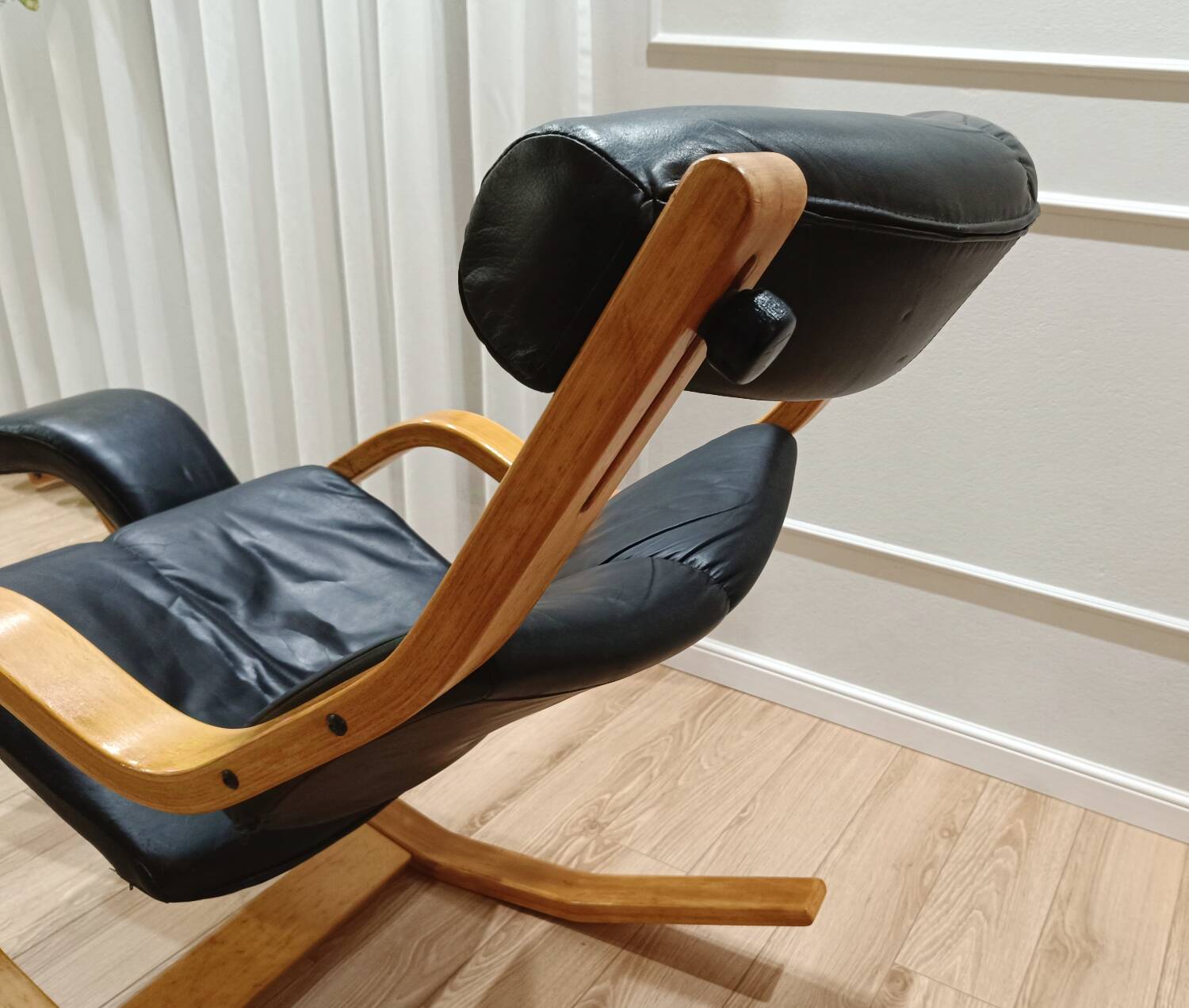 Stokke zero gravity chair, design Peter Opsvik