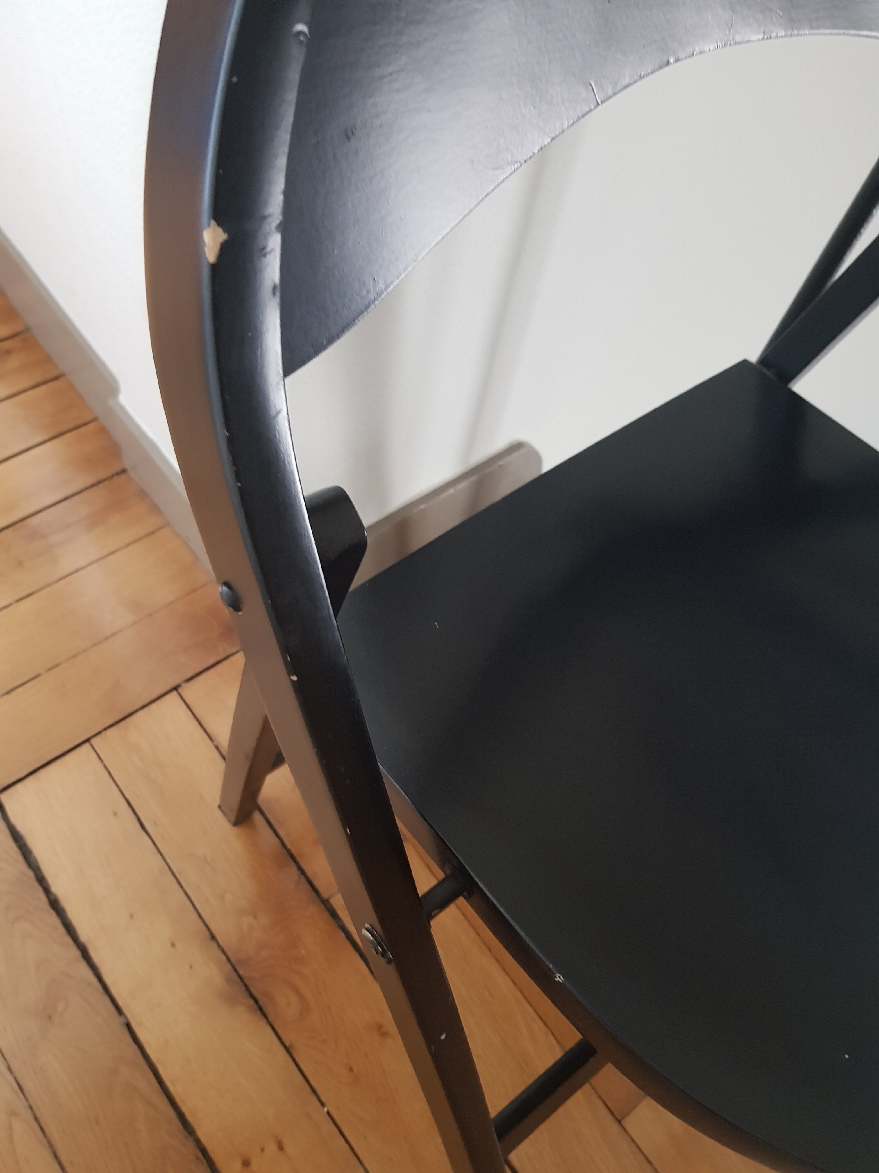 Black tuna and b751 folding chair