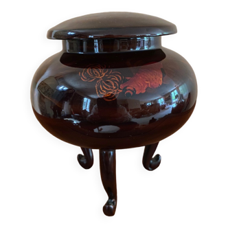 Tripod urn in lacquered wood
