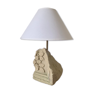 lampe en pierre sculptée