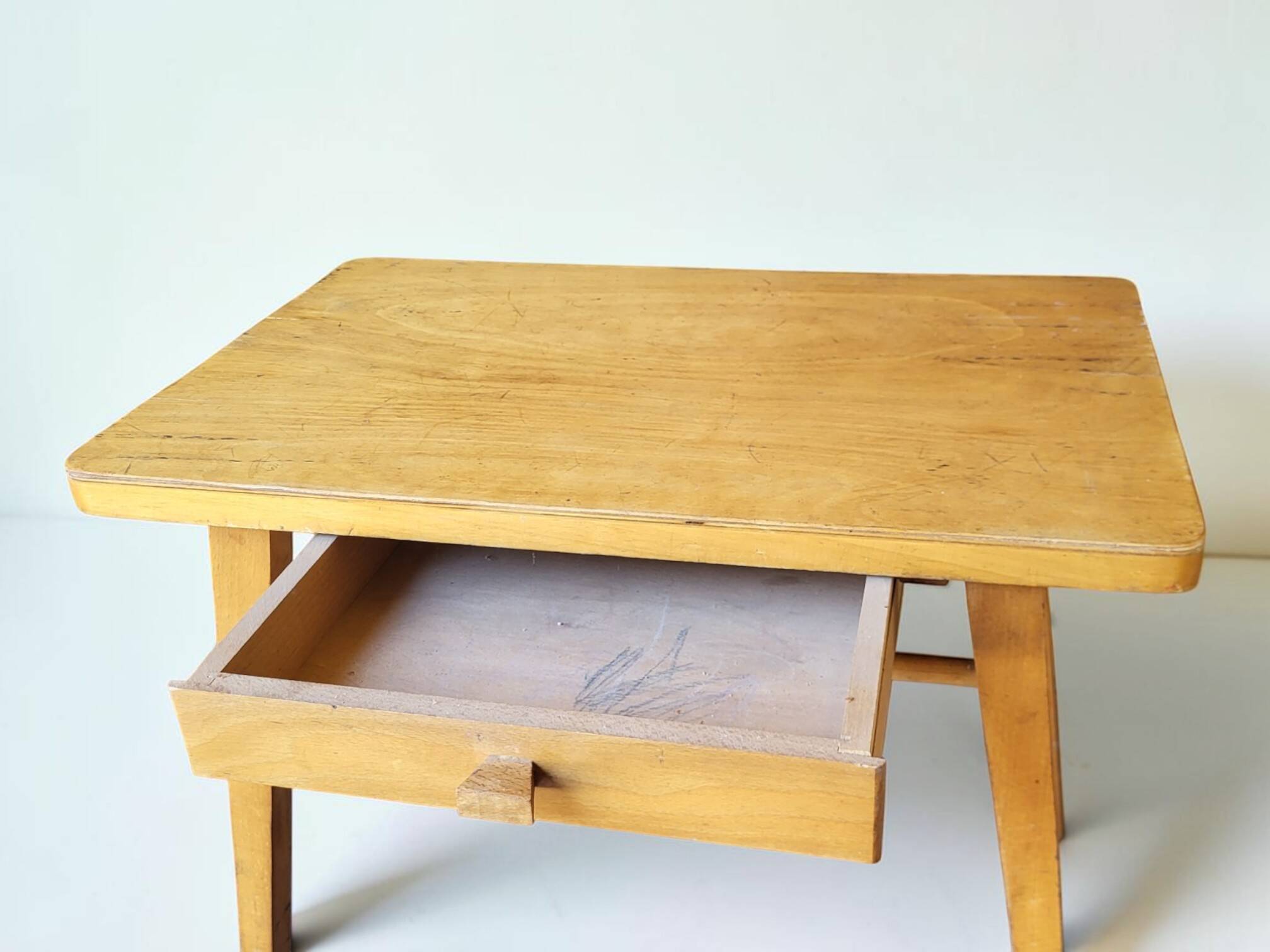 Baumann children's desk