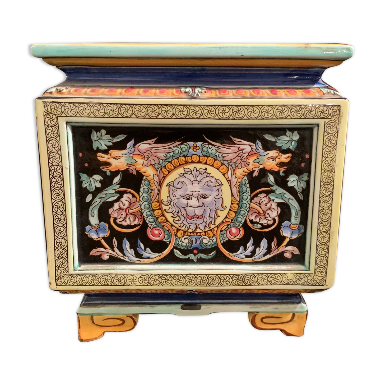 Sarreguemines, pot cache, gardener in earthenware XIXth