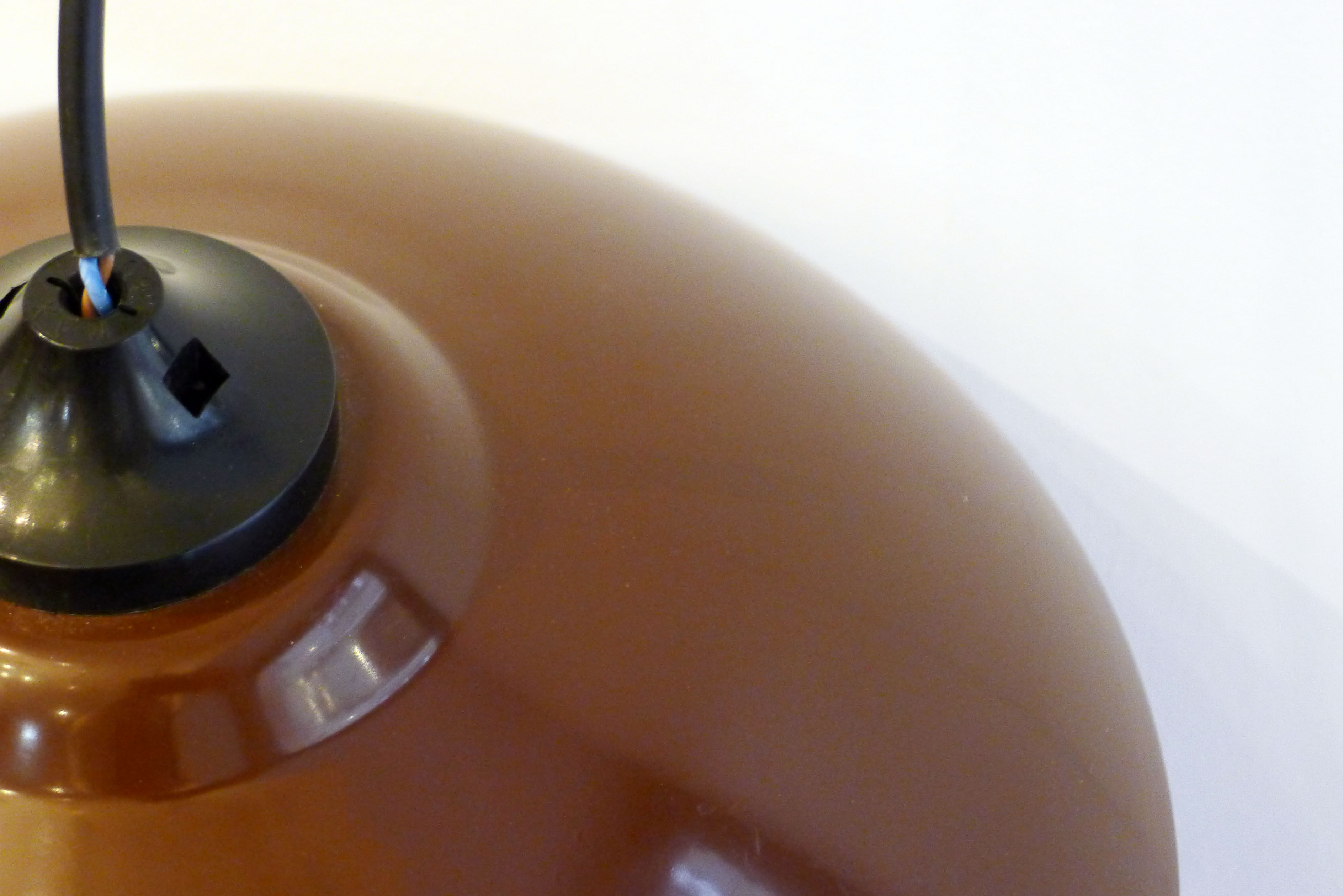 Conical lacquered metal suspension