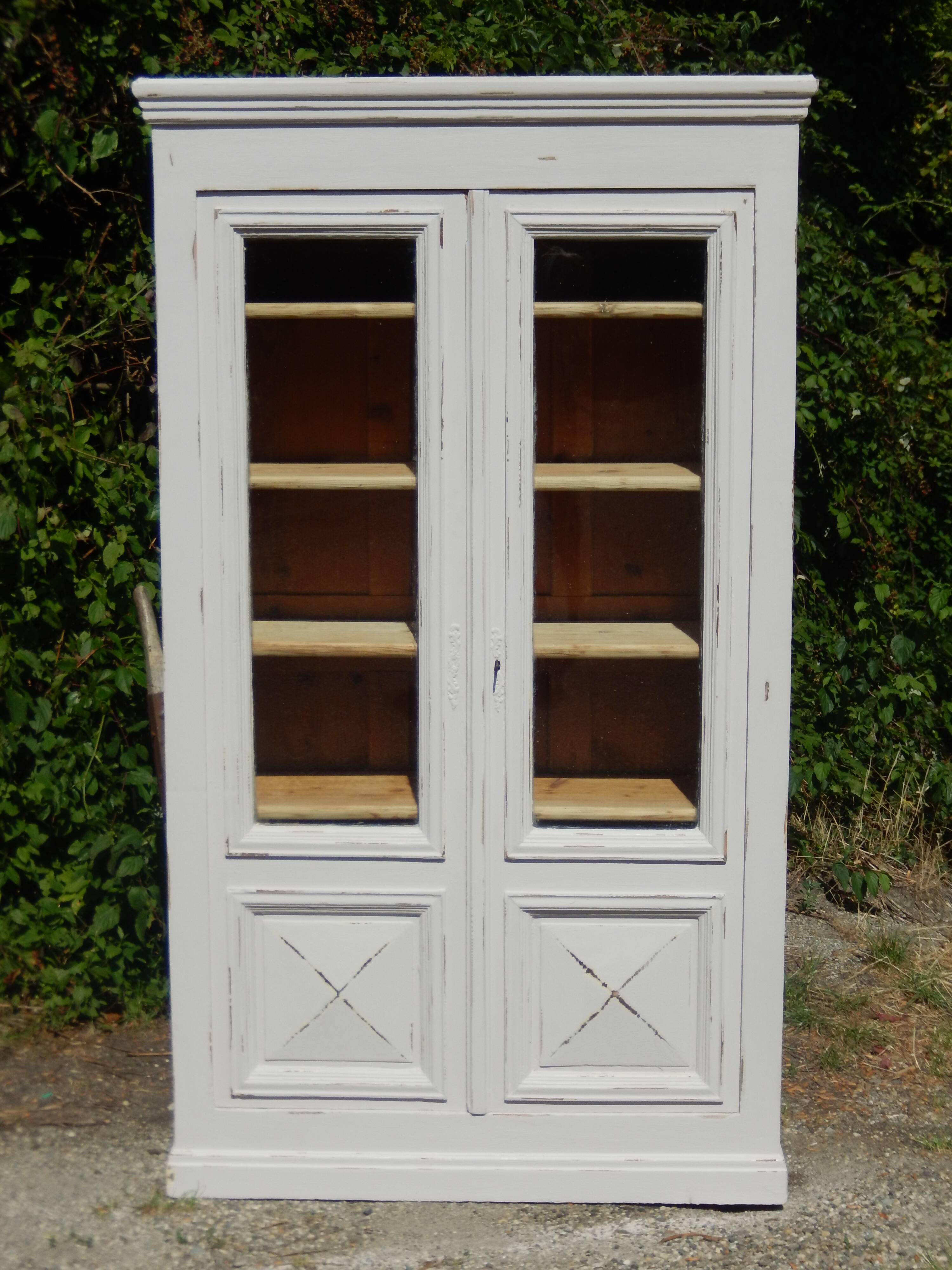 Magnificent old library/display cabinet in fir - white chalk patina.
