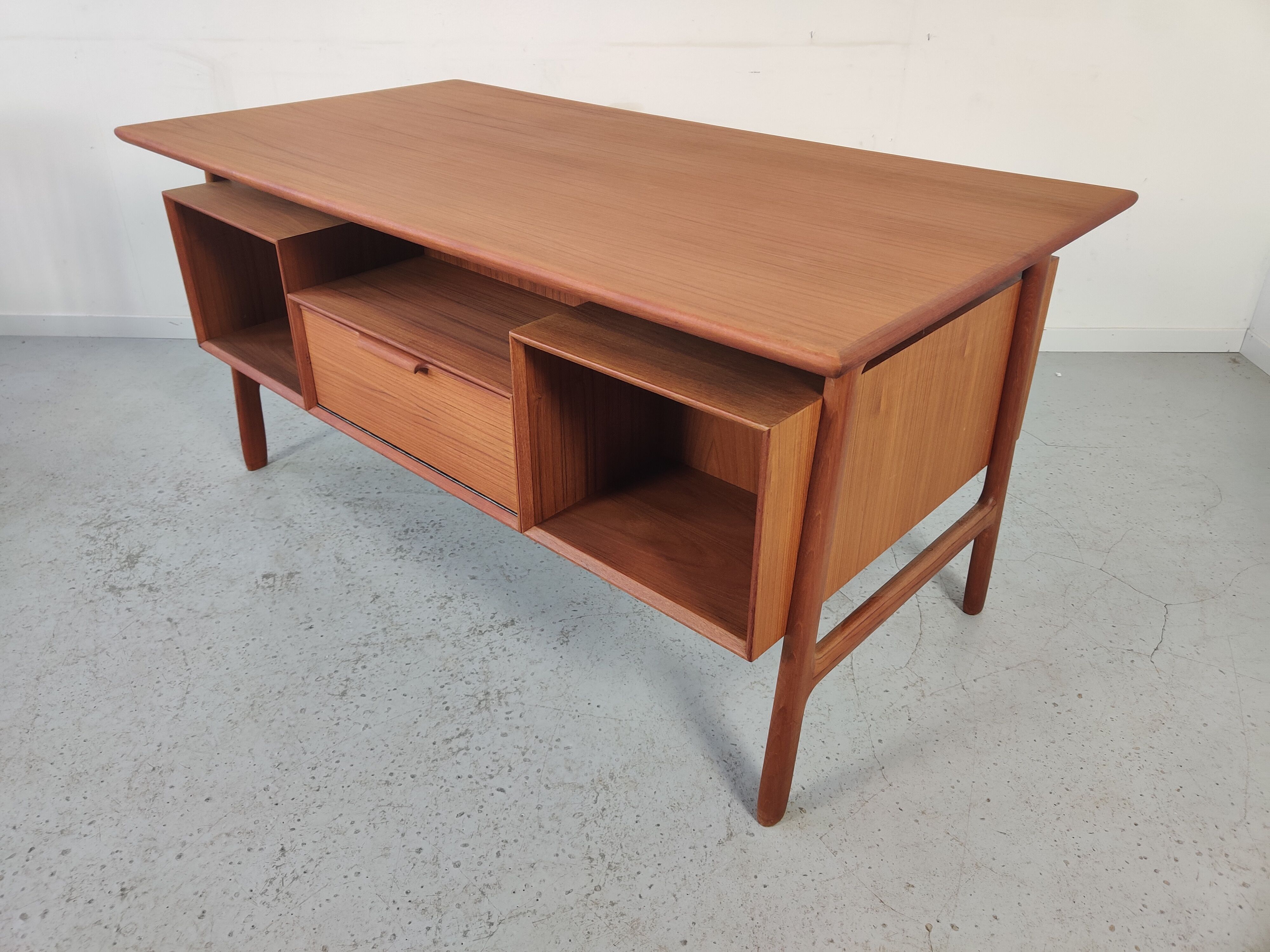 Teak desk by Gunni Omann "model 75" for Omann Jun, Dänemark 1960s