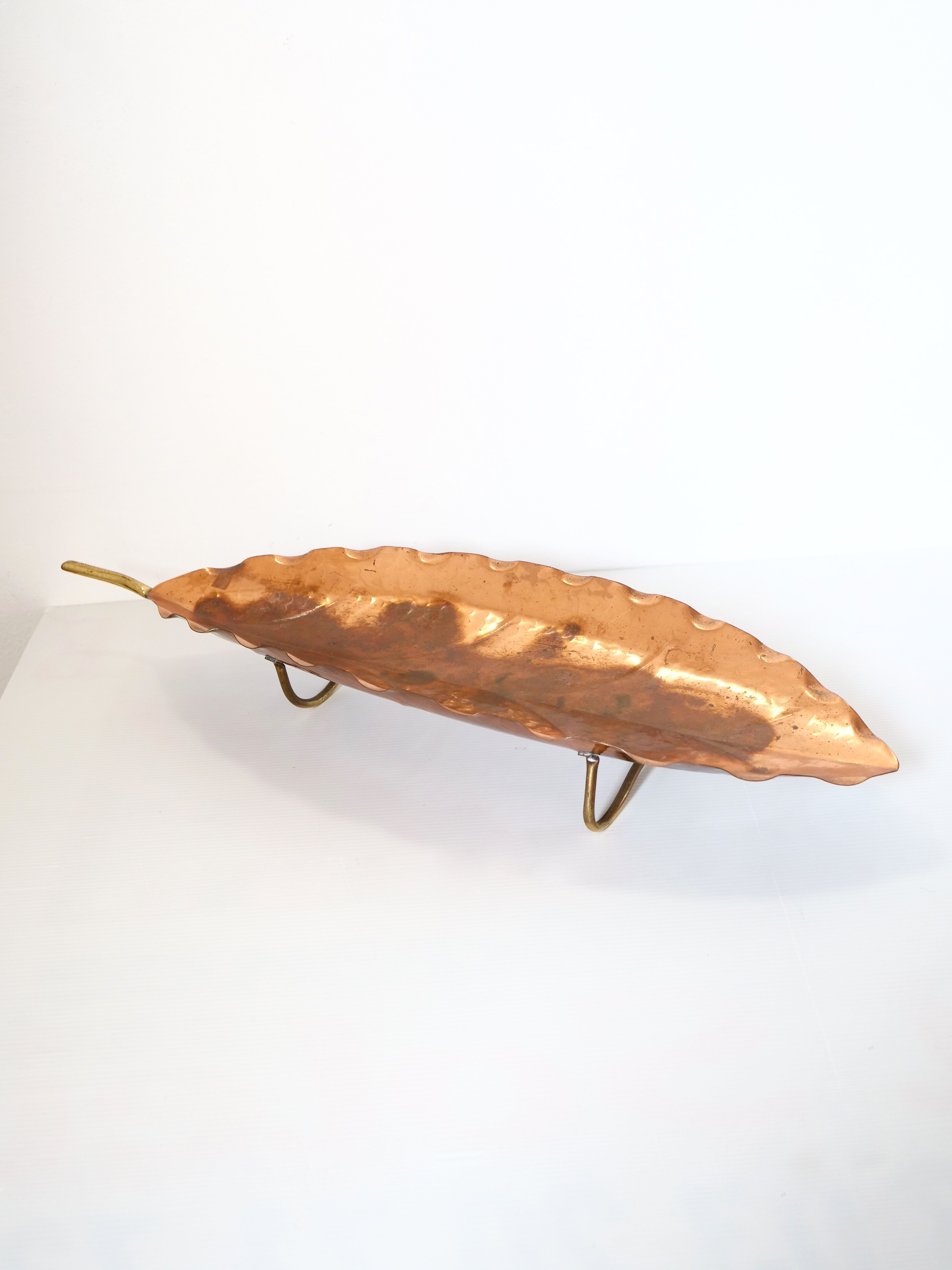 Copper sheet shaped centerpiece