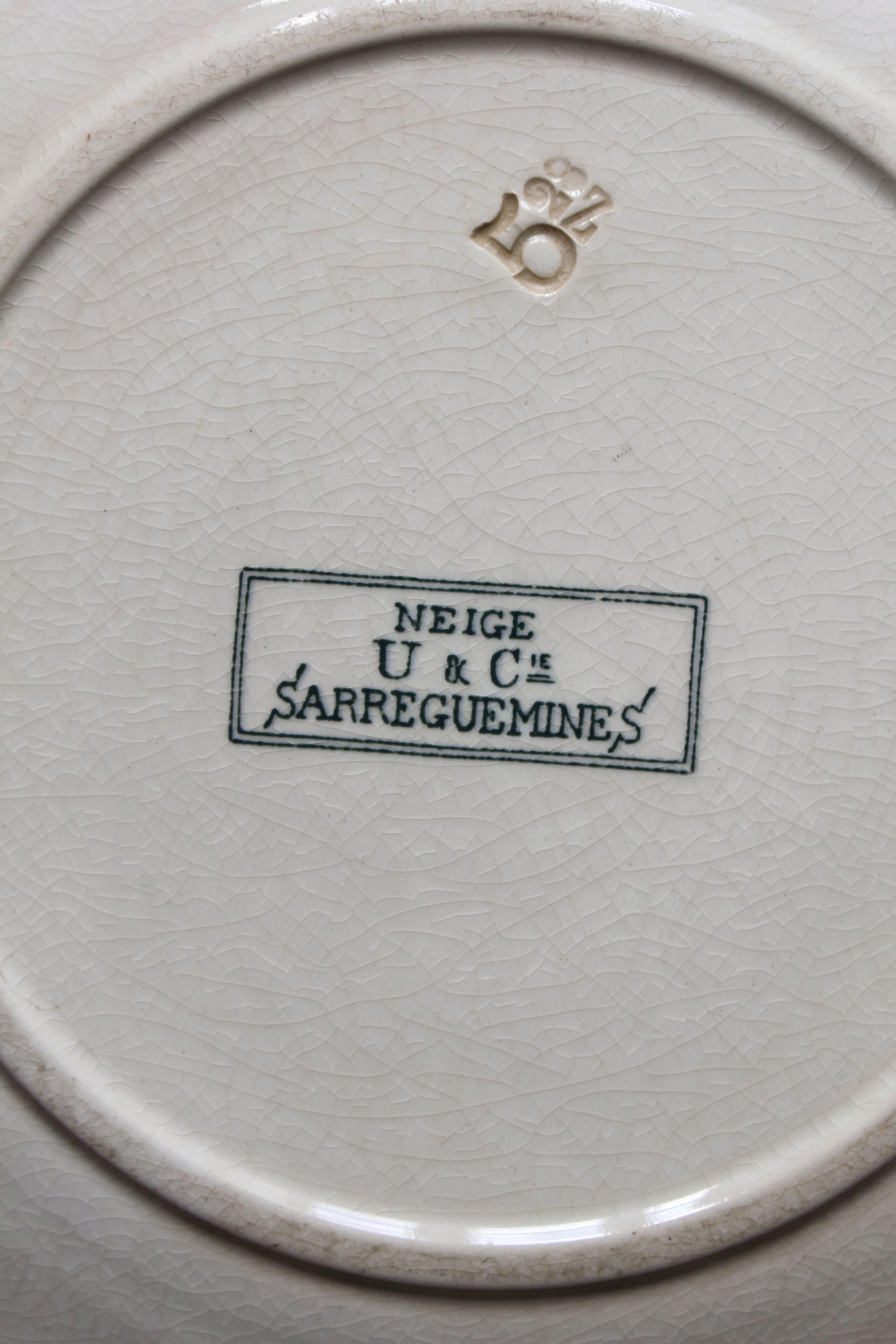 4 assiettes à dessert en terre de fer modèle "Neige" U&C Sarreguemines fin XIXe début XXe siècle