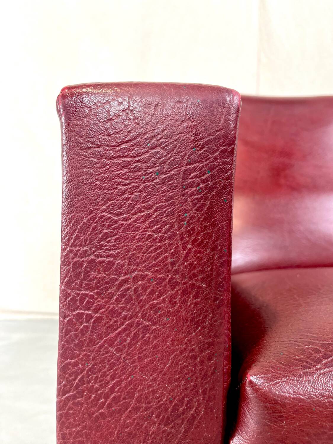 Vintage burgundy armchair, compass base in black metal and brass