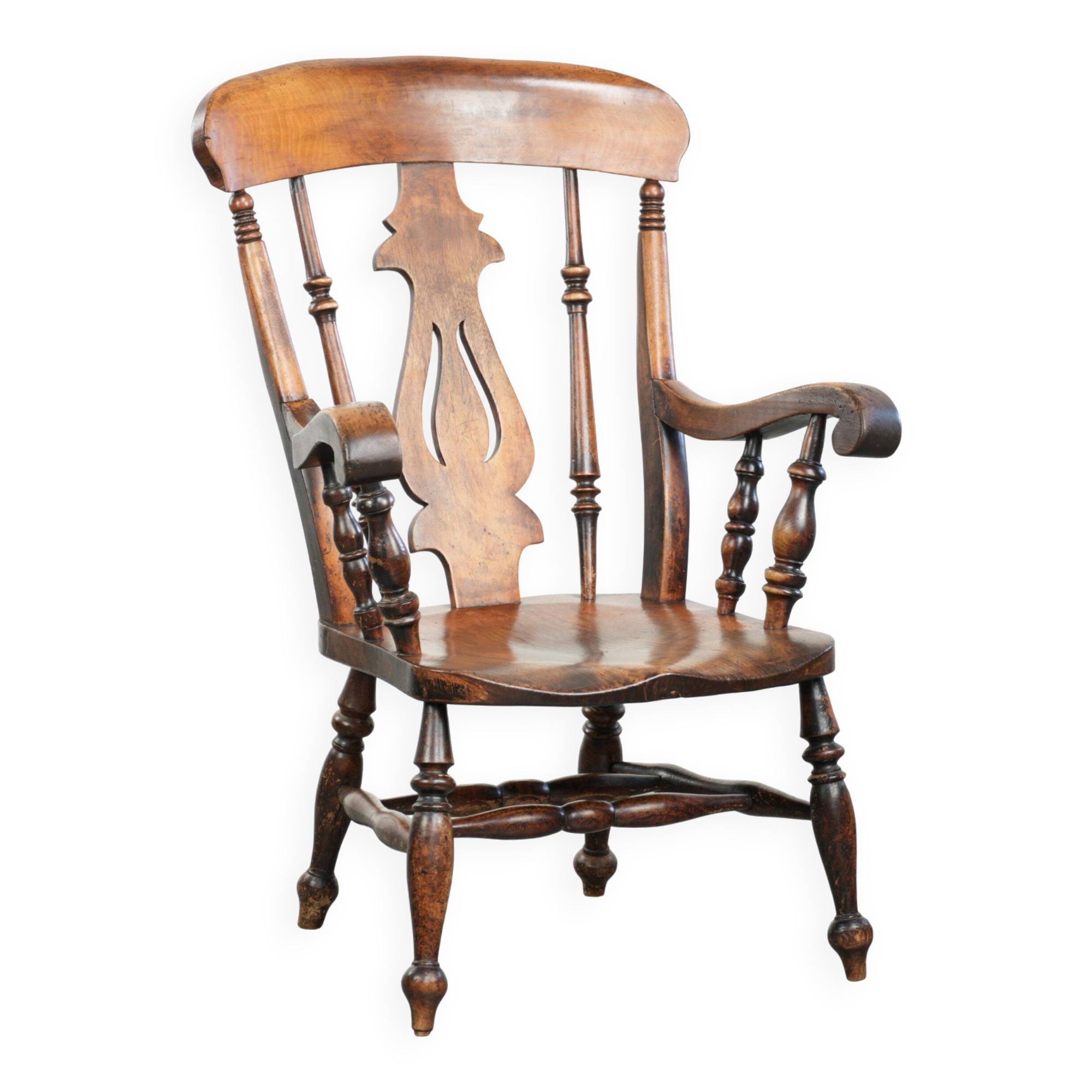 Antique English Windsor spindle chair from the early 19th century