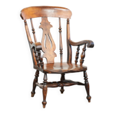 Antique English Windsor spindle chair from the early 19th century
