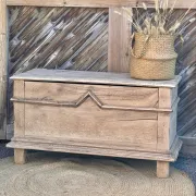 Banc coffre ancien en chêne massif brut