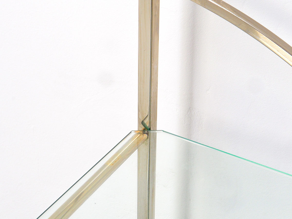 Hollywood regency style brass and glass showcase, 1970's