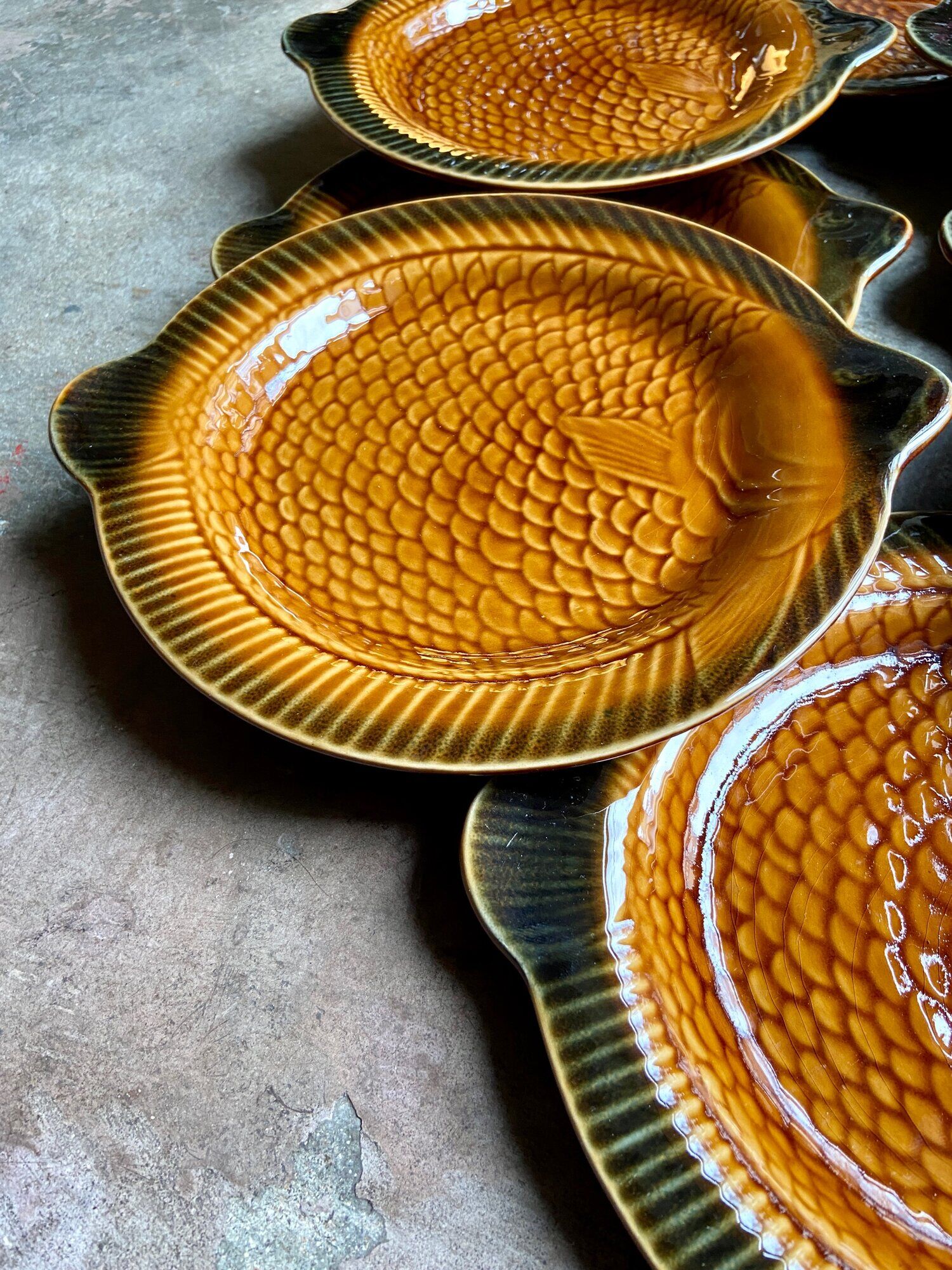 8 flat plates fish Sarreguemines in ochre glazed earthenware