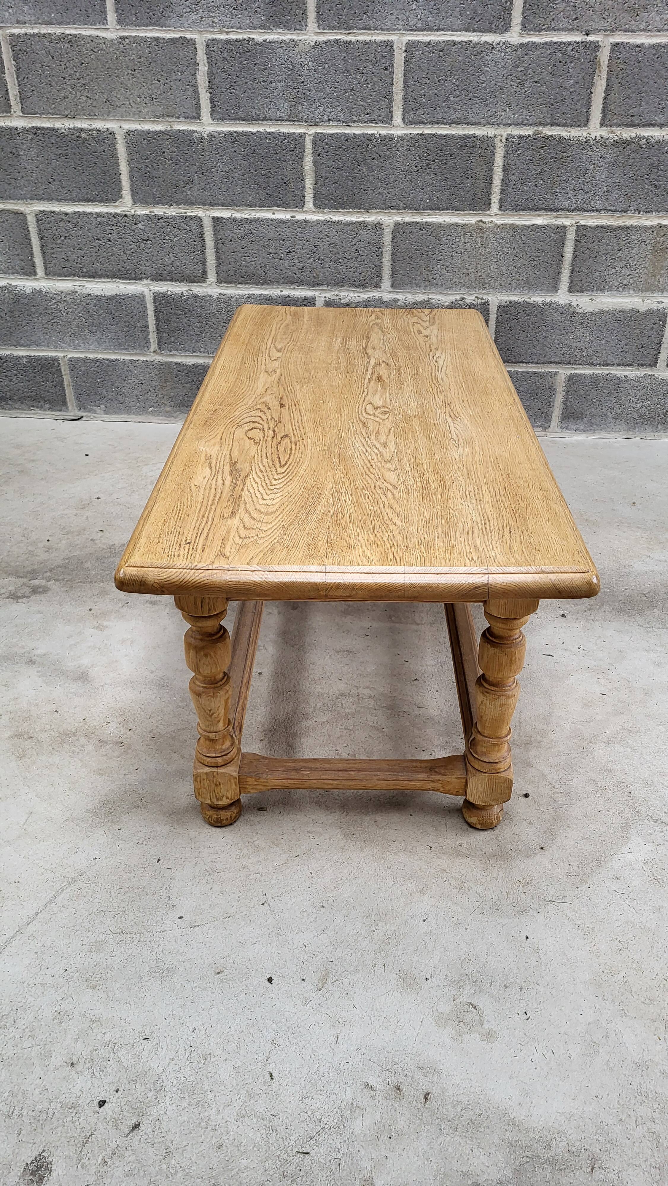 Beautiful solid wood coffee table – Authentic & sturdy