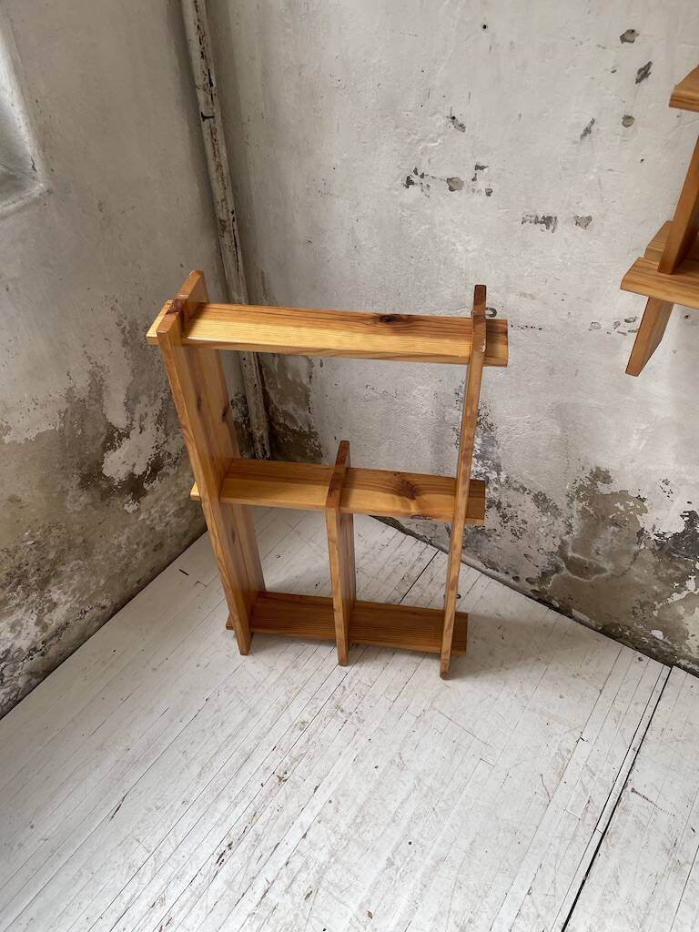 Trio d'étagères constructivistes en pin style Regain