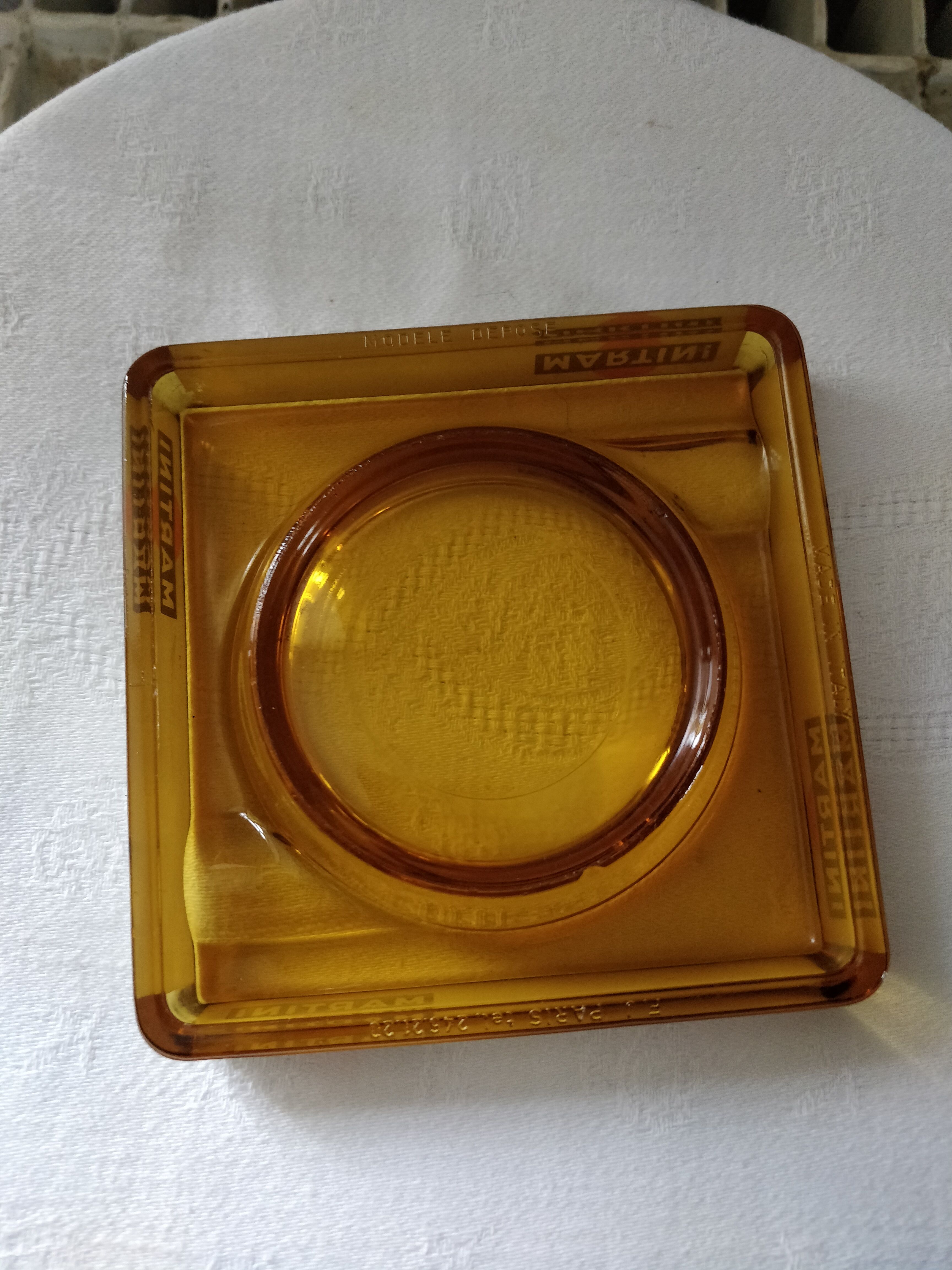 Plubicitary ashtray