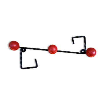 Porte manteau fer forgé et boules bois rouges
