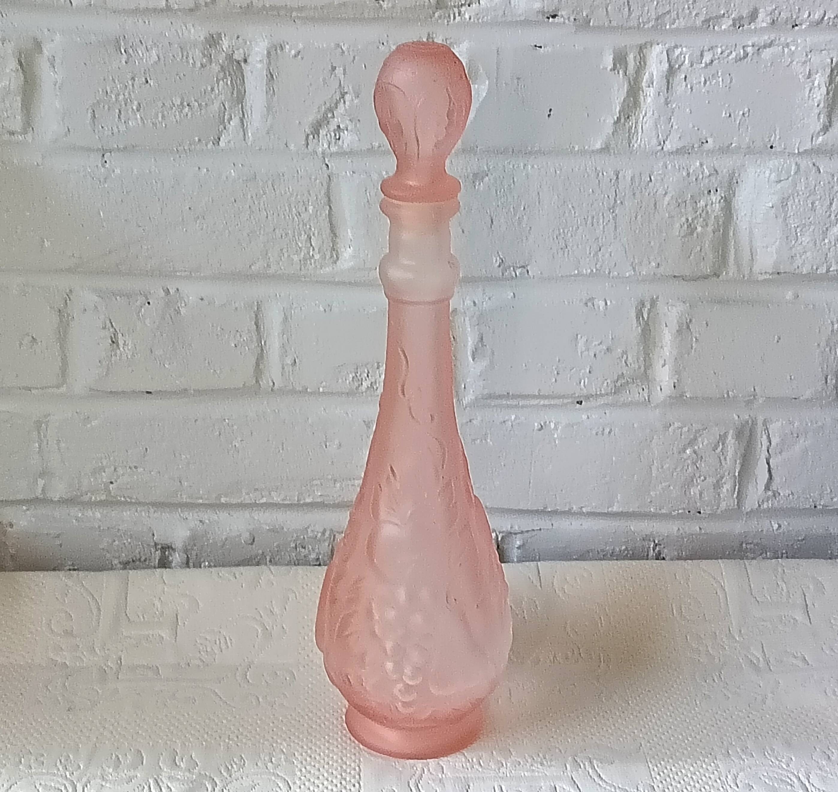 Large fruit motif genie CARAFE, vintage pink