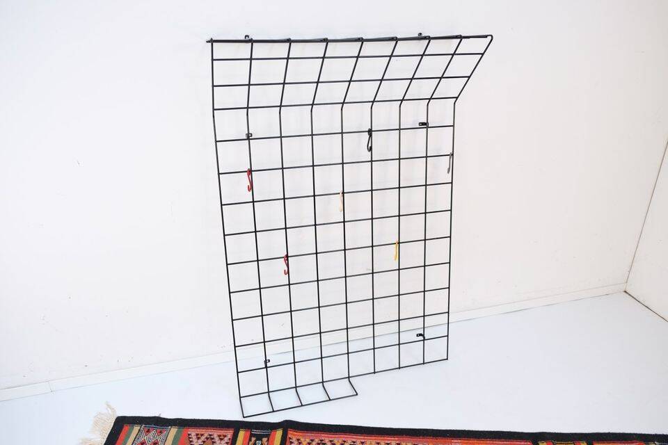 Fichtel string cabinet in retro vintage style from the 60s-70s.