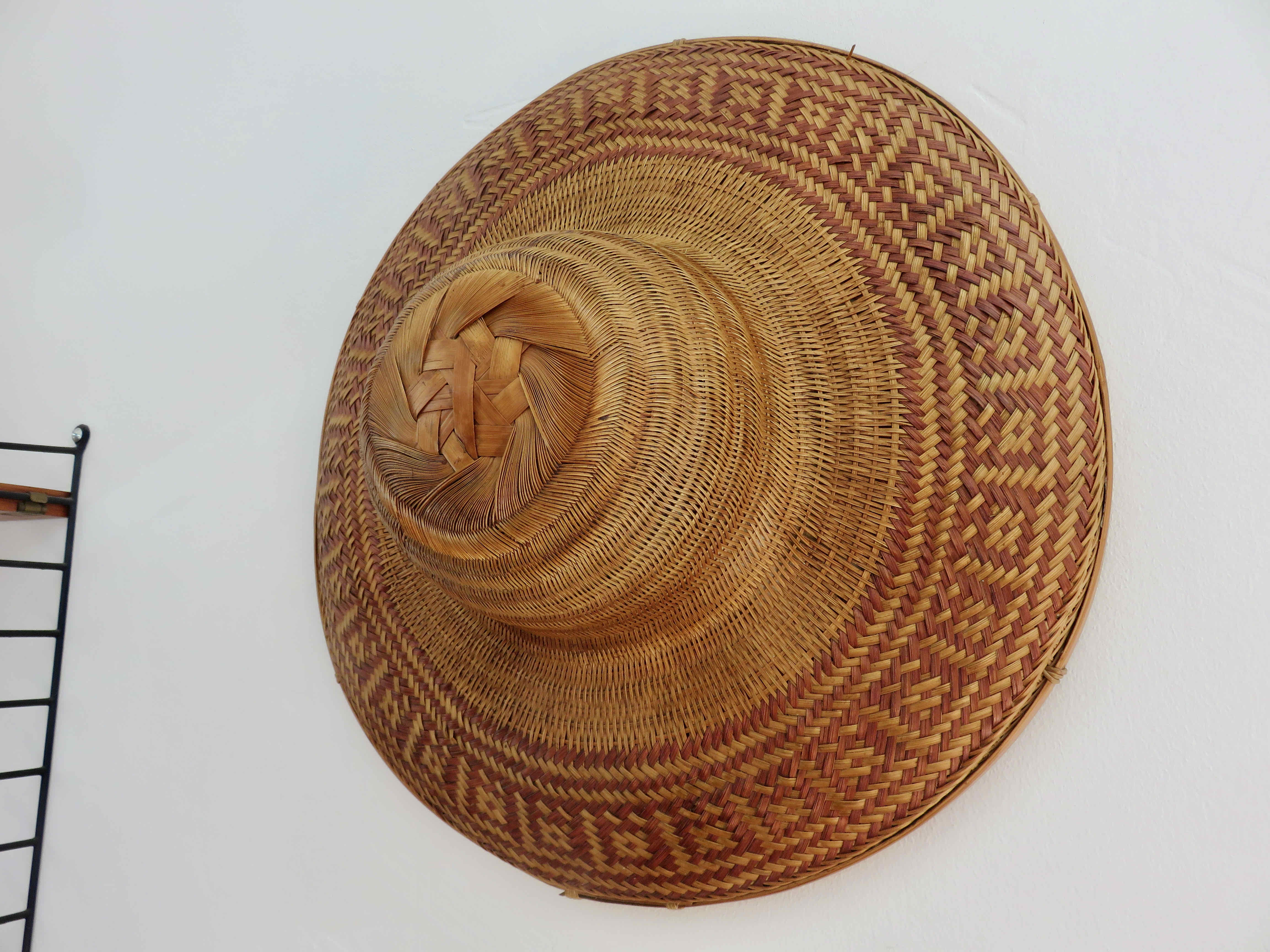 Asian hat in braided wicker and bamboo 70s