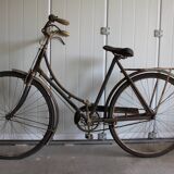 Vintage women's bicycle from the Manufacture de Cycles "Le lion d'or"