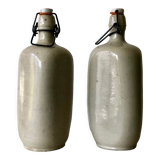 Lot de 2 anciennes bouteilles en grès