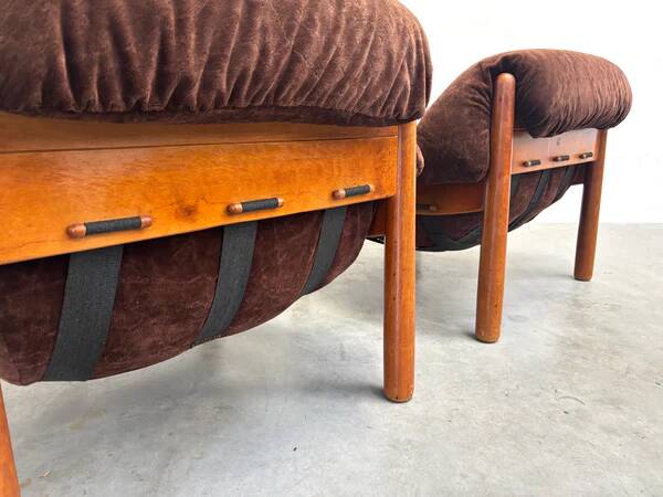 Set of mid-century lounge chairs in oak and teddy