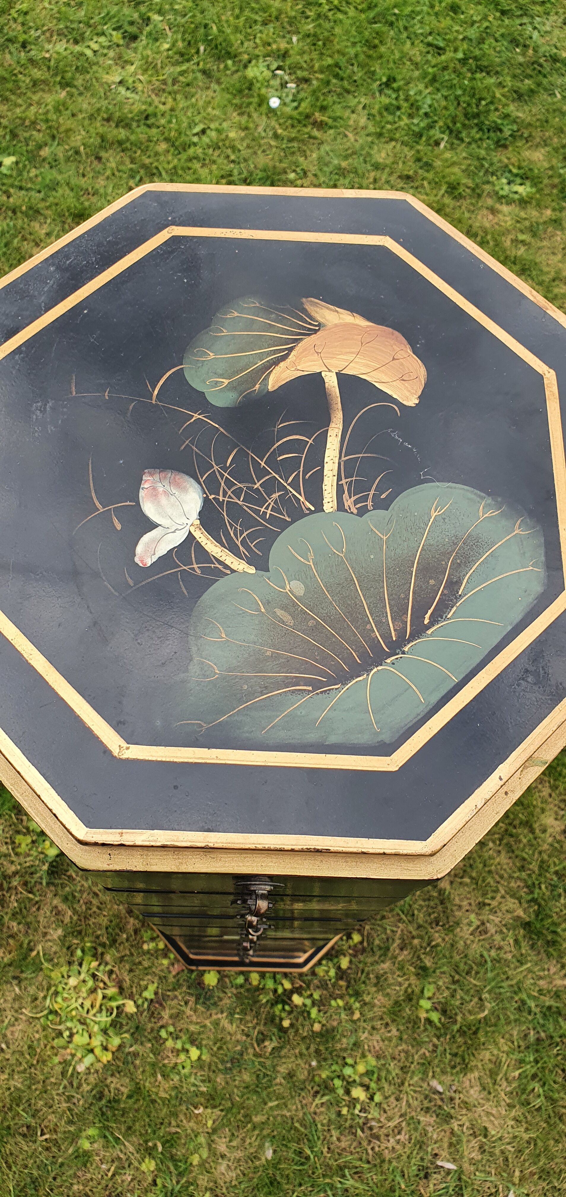 Asian rag picker 8 drawers