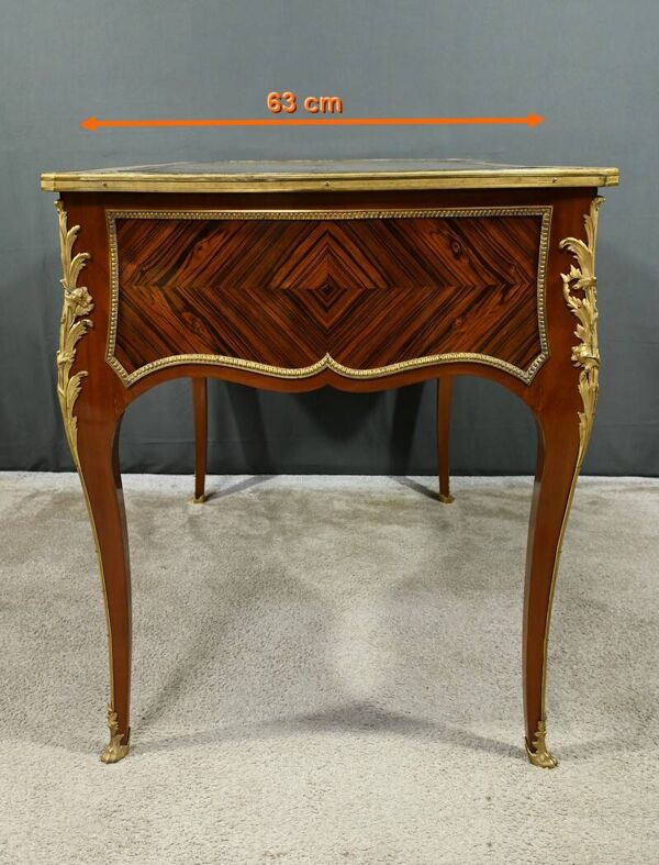 Petit Bureau de Milieu en Acajou et Palissandre, style Louis XV, époque Napoléon III – Milieu XIXe