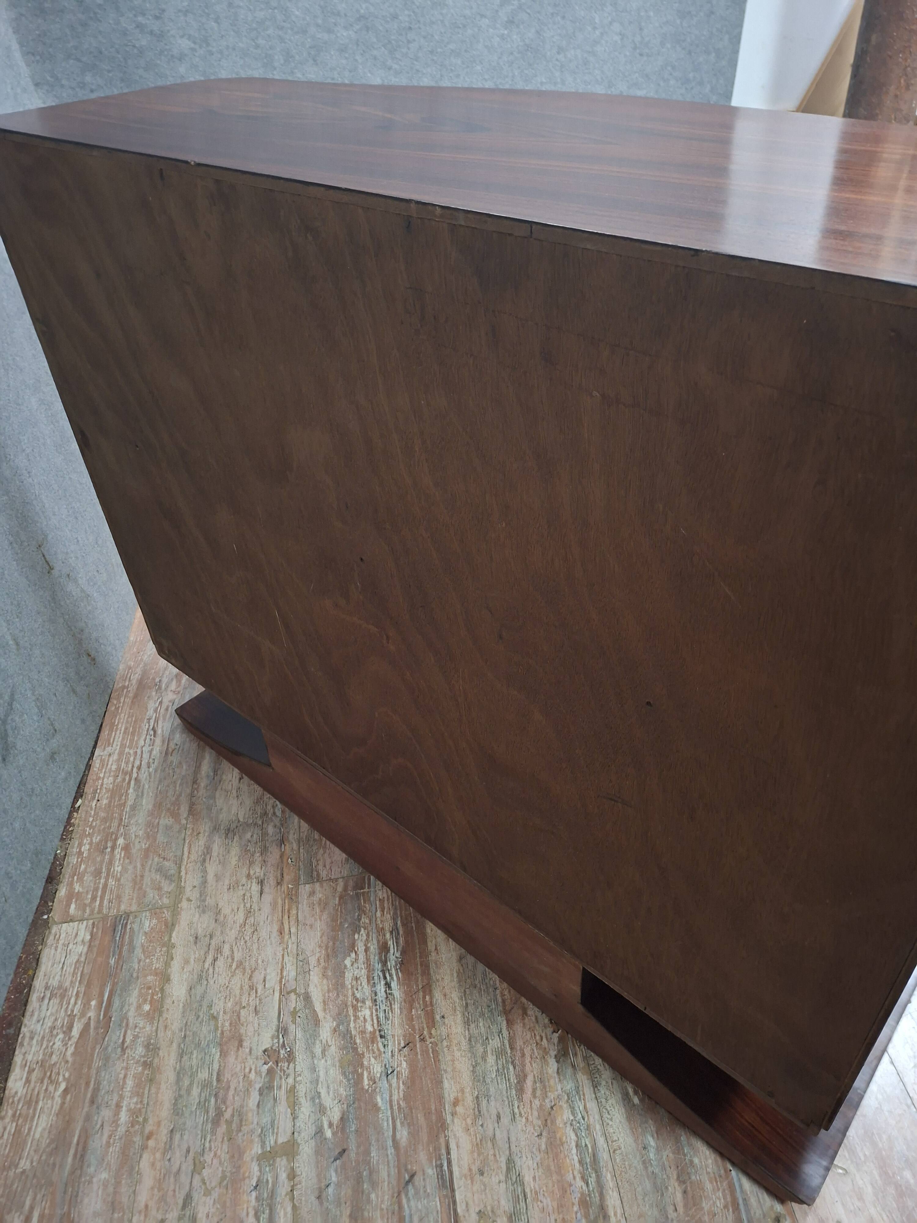 Buffet / Vitrine Art Déco en placage de noyer – Vers 1930