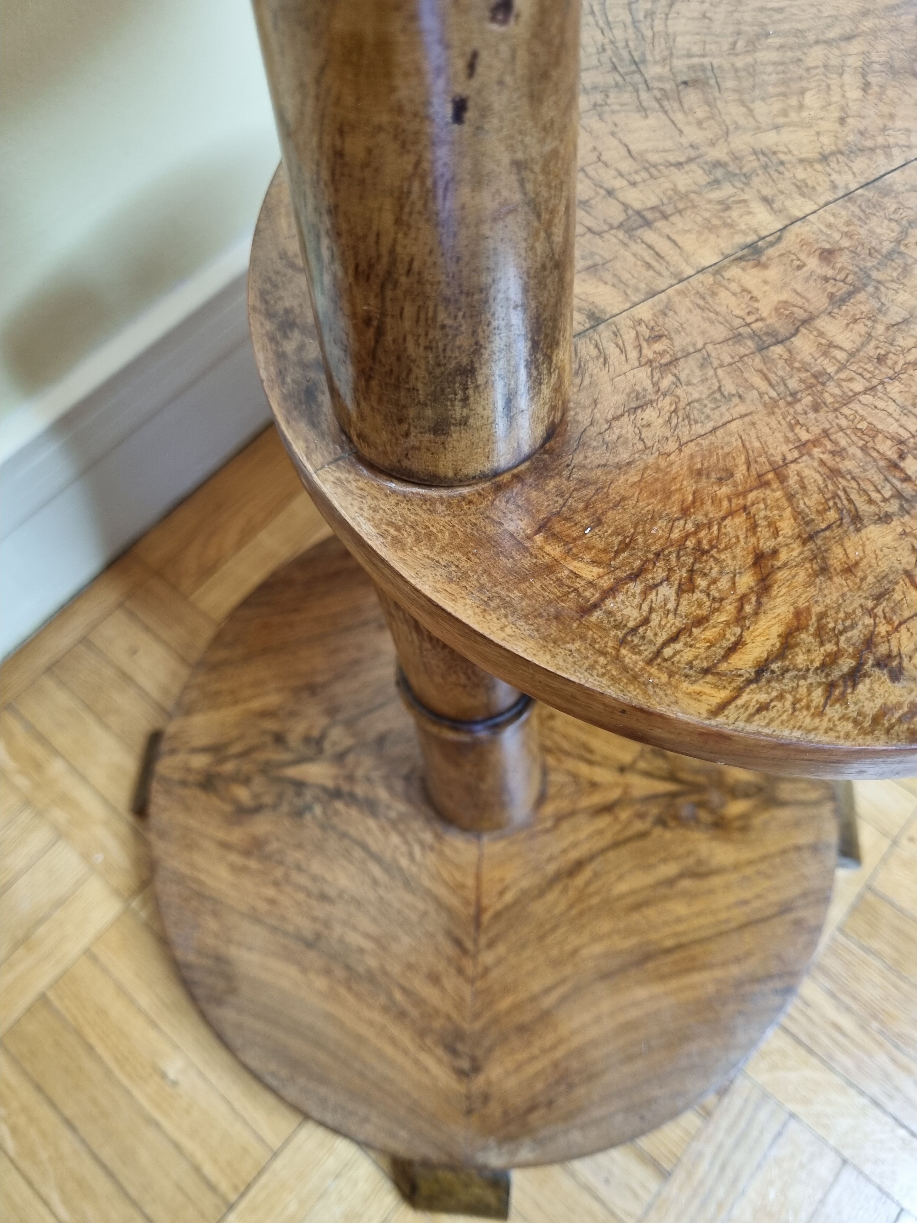 Guéridon Art Déco Modernisme à deux plateaux en Loupe de Thuya