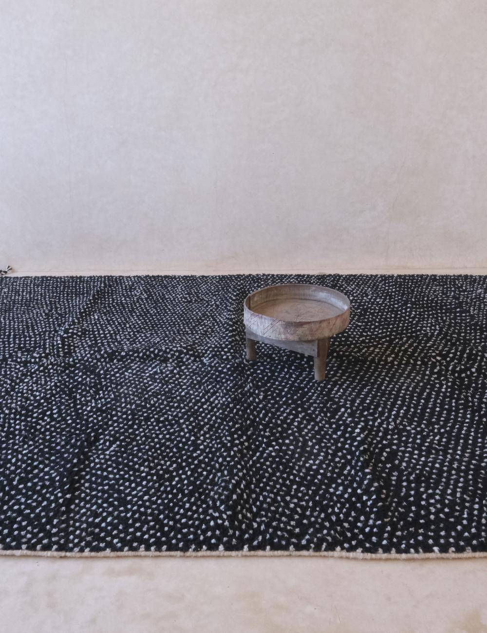 Tapis Noir à pois - 304 x 225 cm