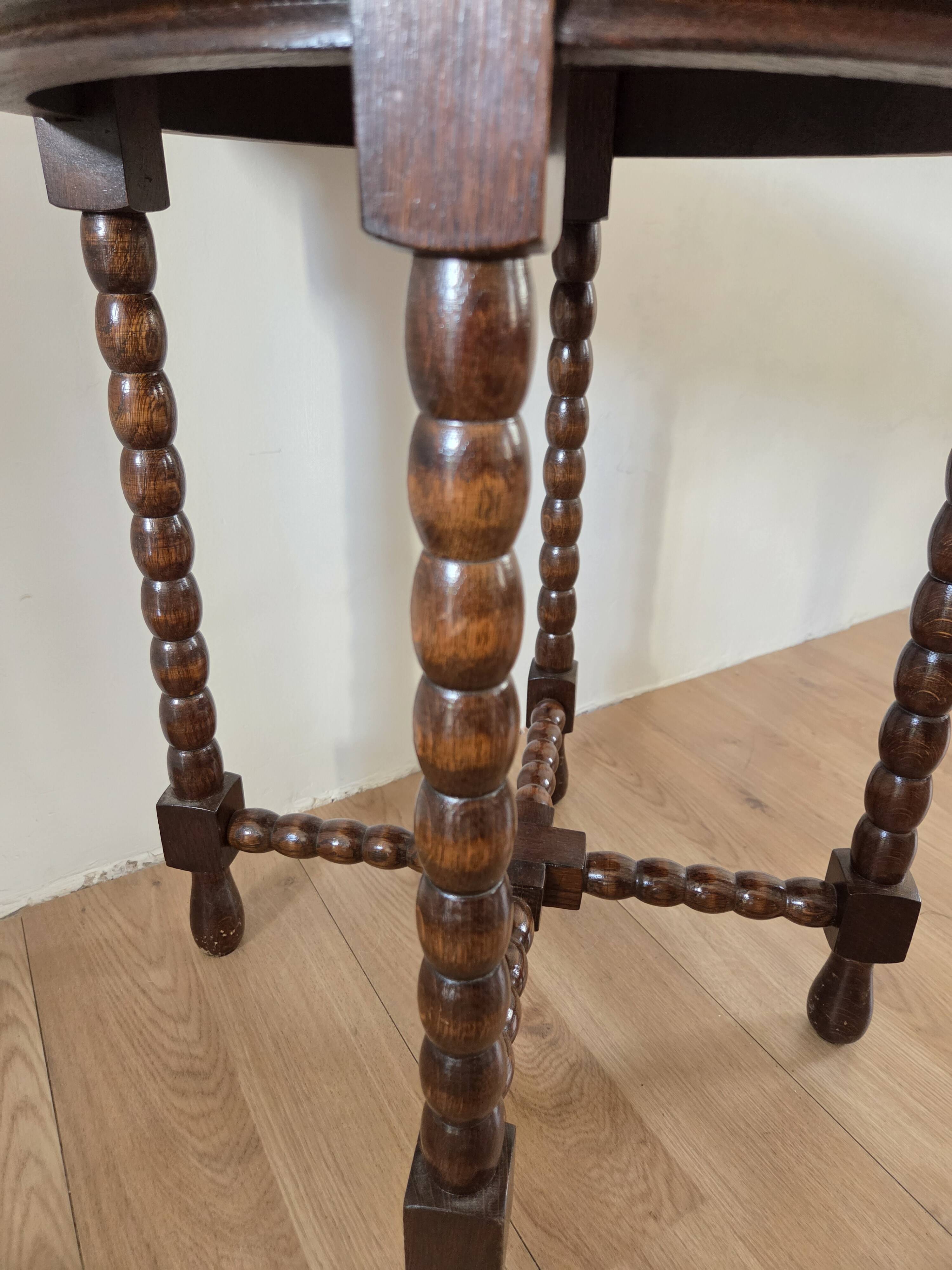 Table d'appoint, pieds bobine