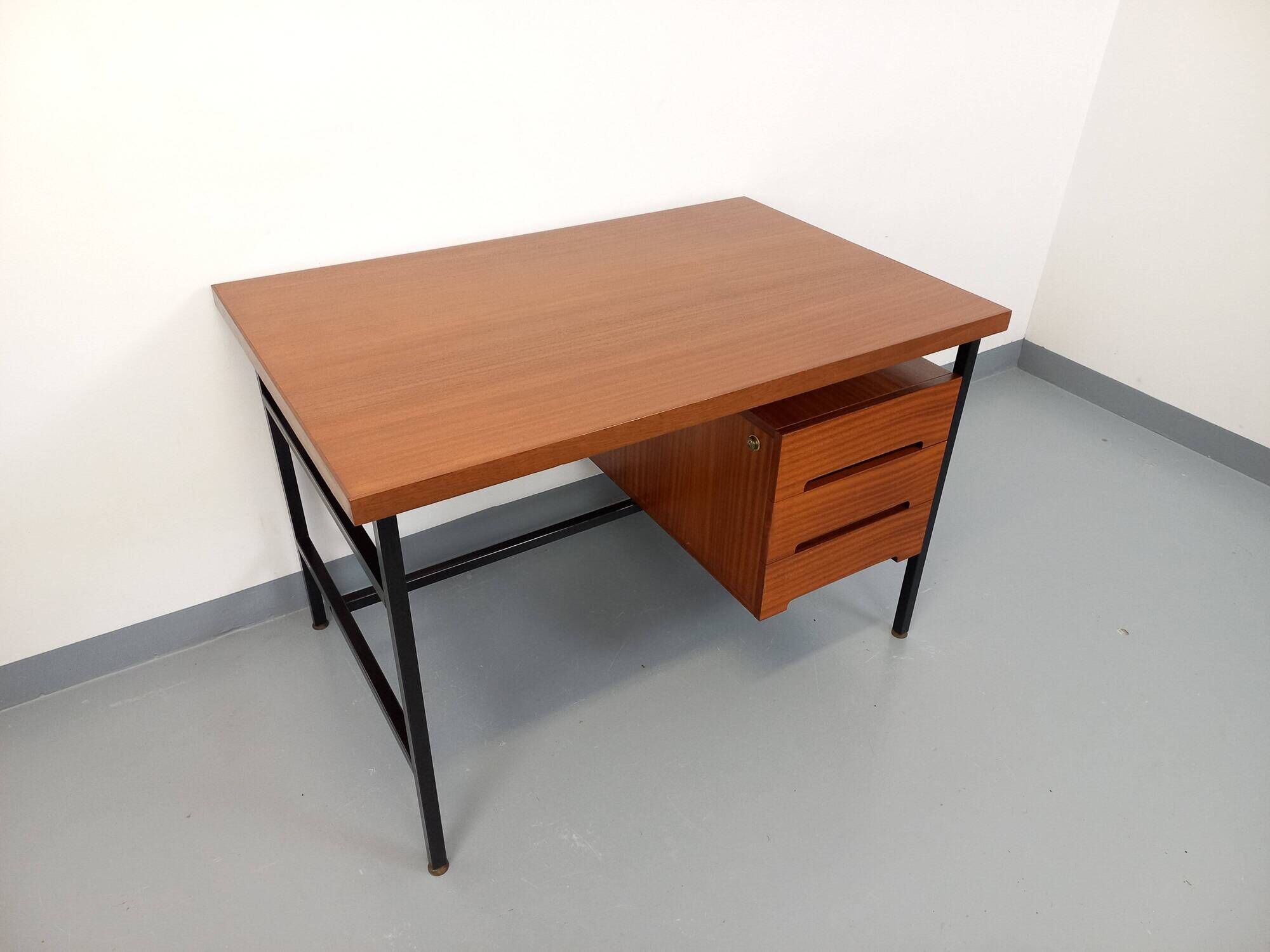 Vintage modernist double-sided desk in mahogany and black metal from the 1960s