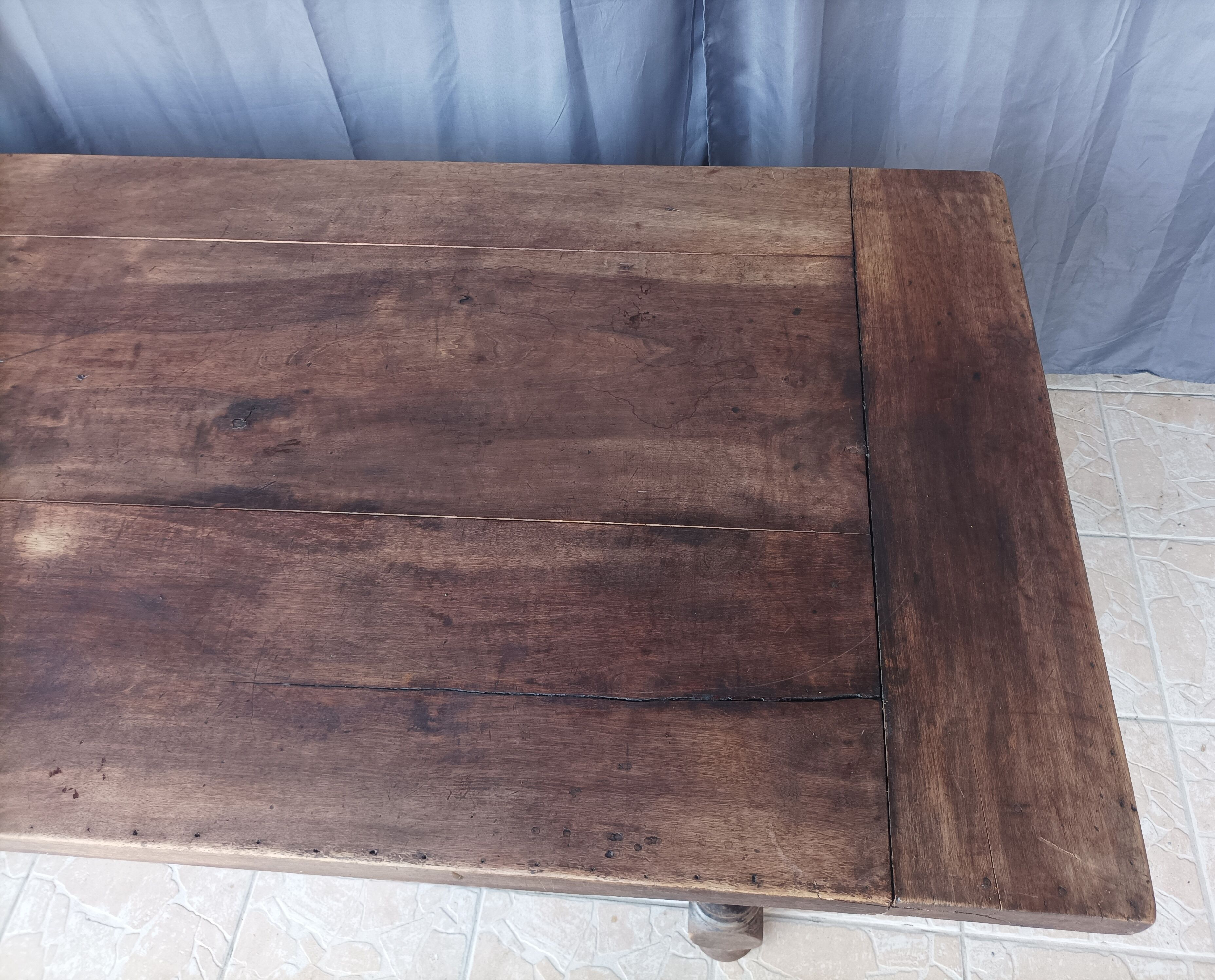 Table de ferme Louis XIII en noyer 19ème