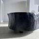 Table basse noire en bois massif
