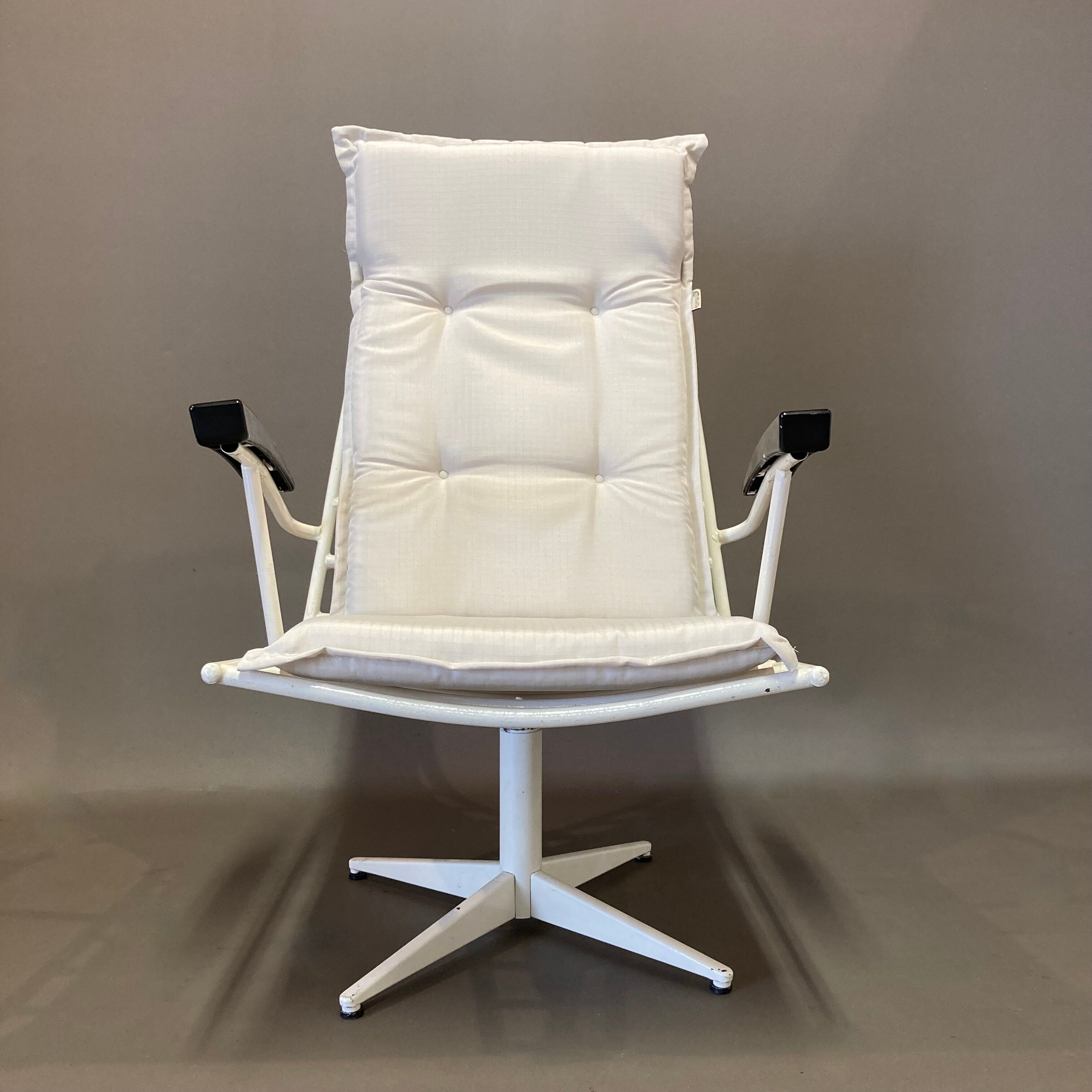 Pair of metal swivel chair and bakelite design 1960