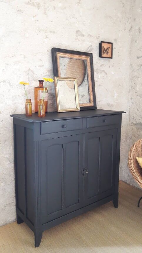 Black Parisian buffet