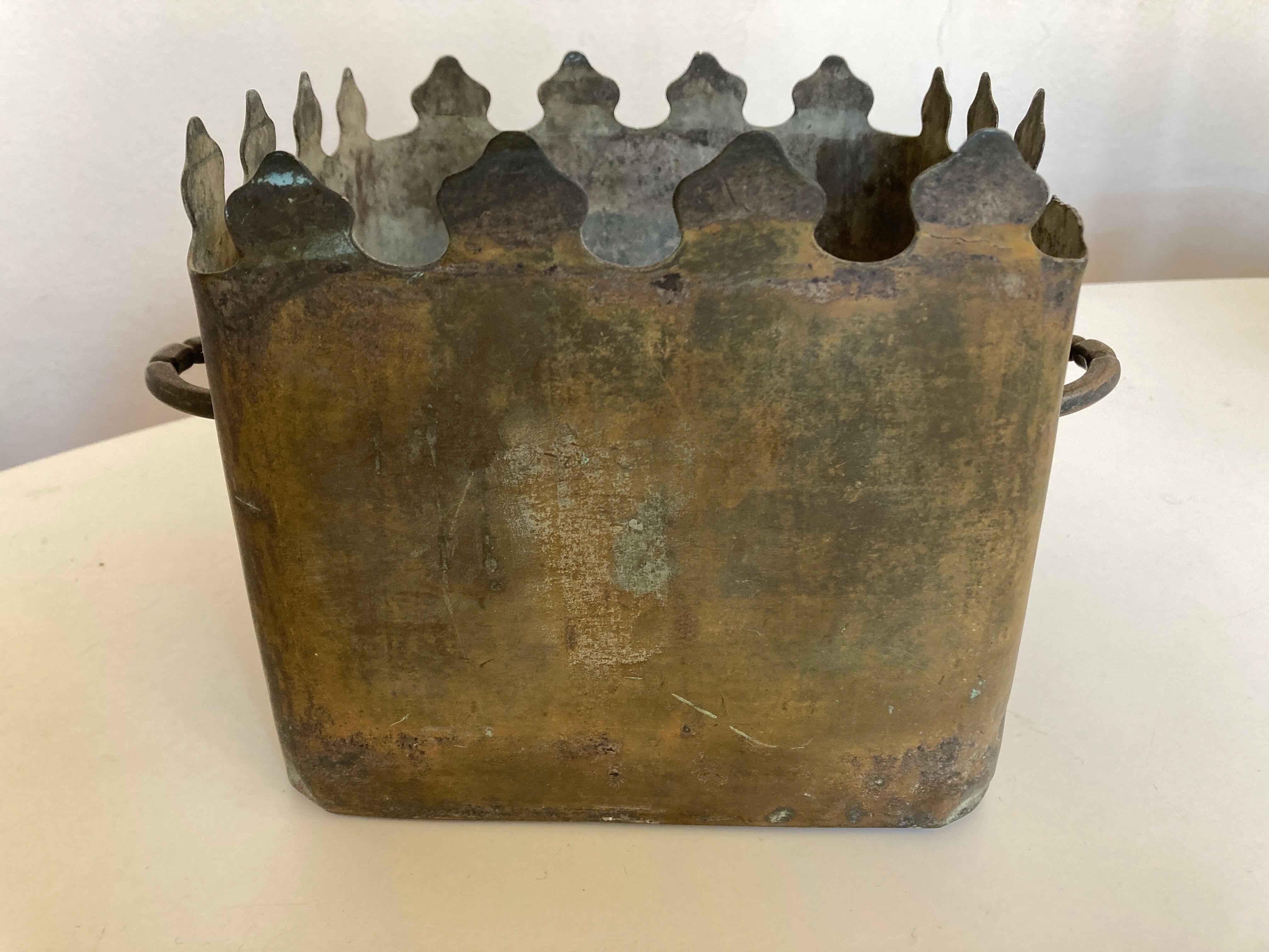 Pot cover 19th in zinc patina of origin