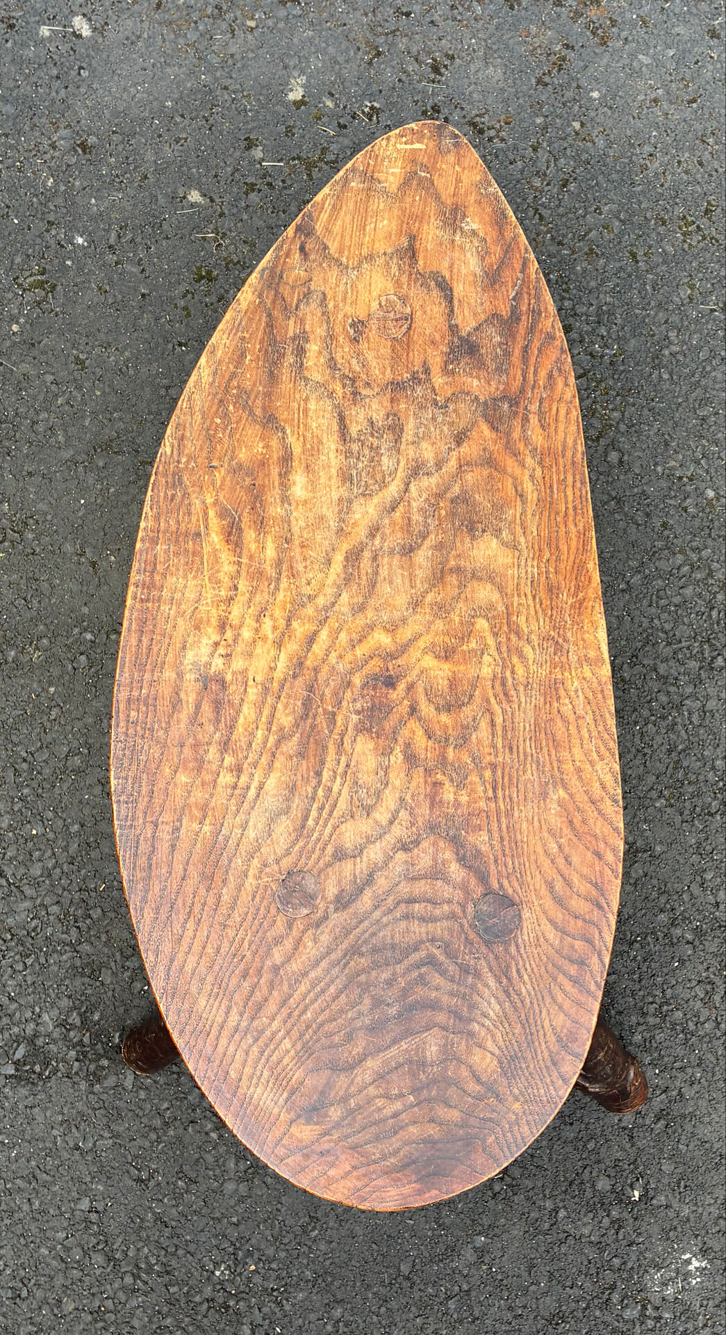 Table basse tripode brutaliste 