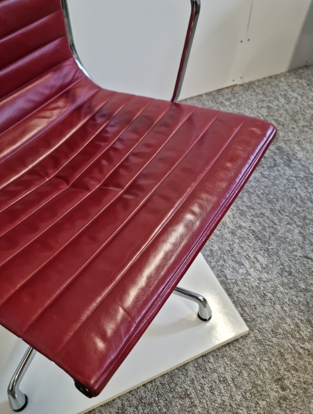 Vitra Charles Eames ea 108 full leather