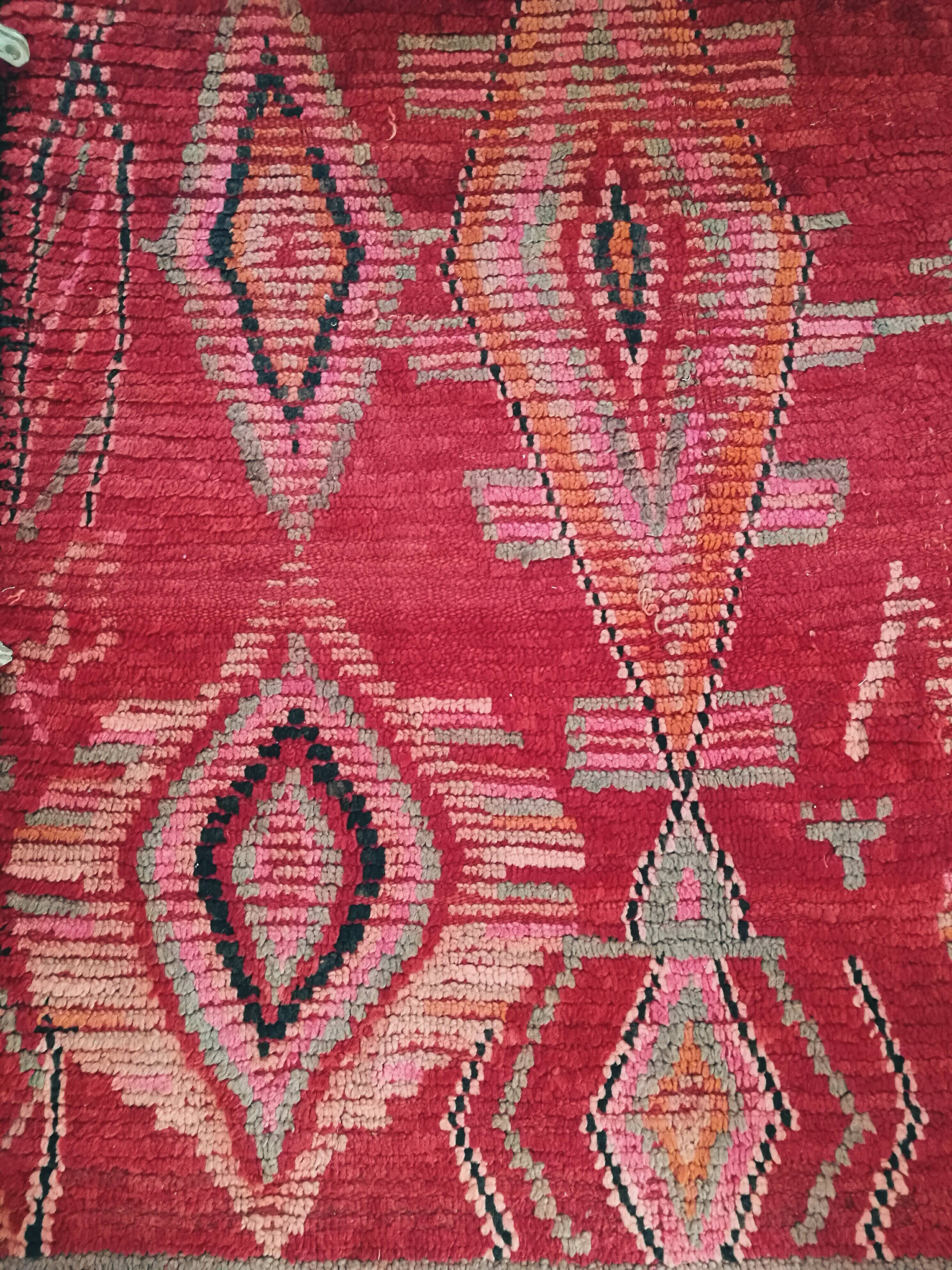 Berber carpet of the moroccan middle atlas azilal 155x190cm
