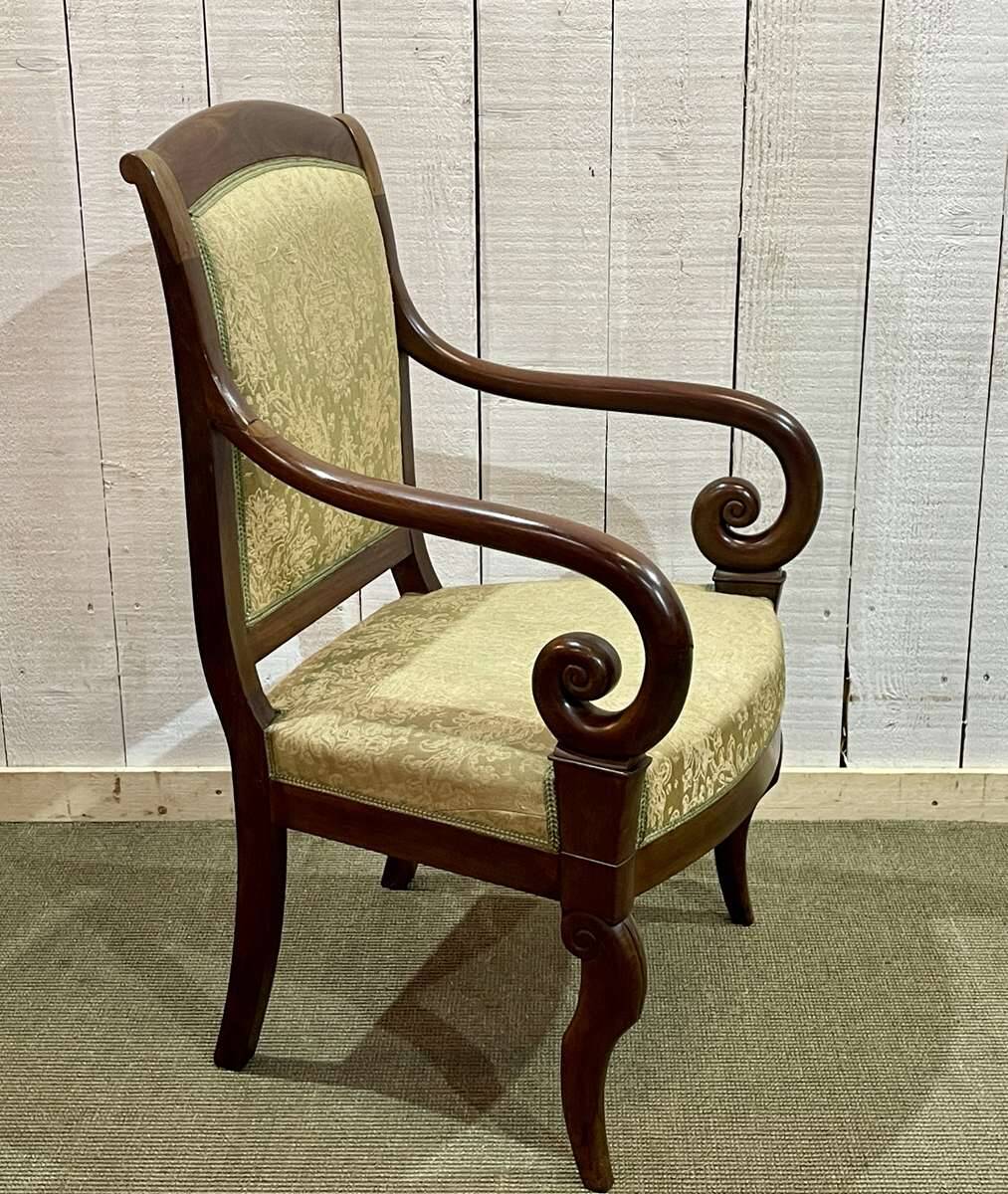 Armchair with crosses - 19th century restoration in mahogany