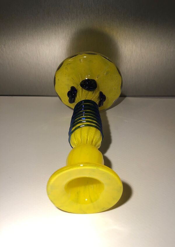 Soliflore jaune torsadé de verre bleu des années 60/70