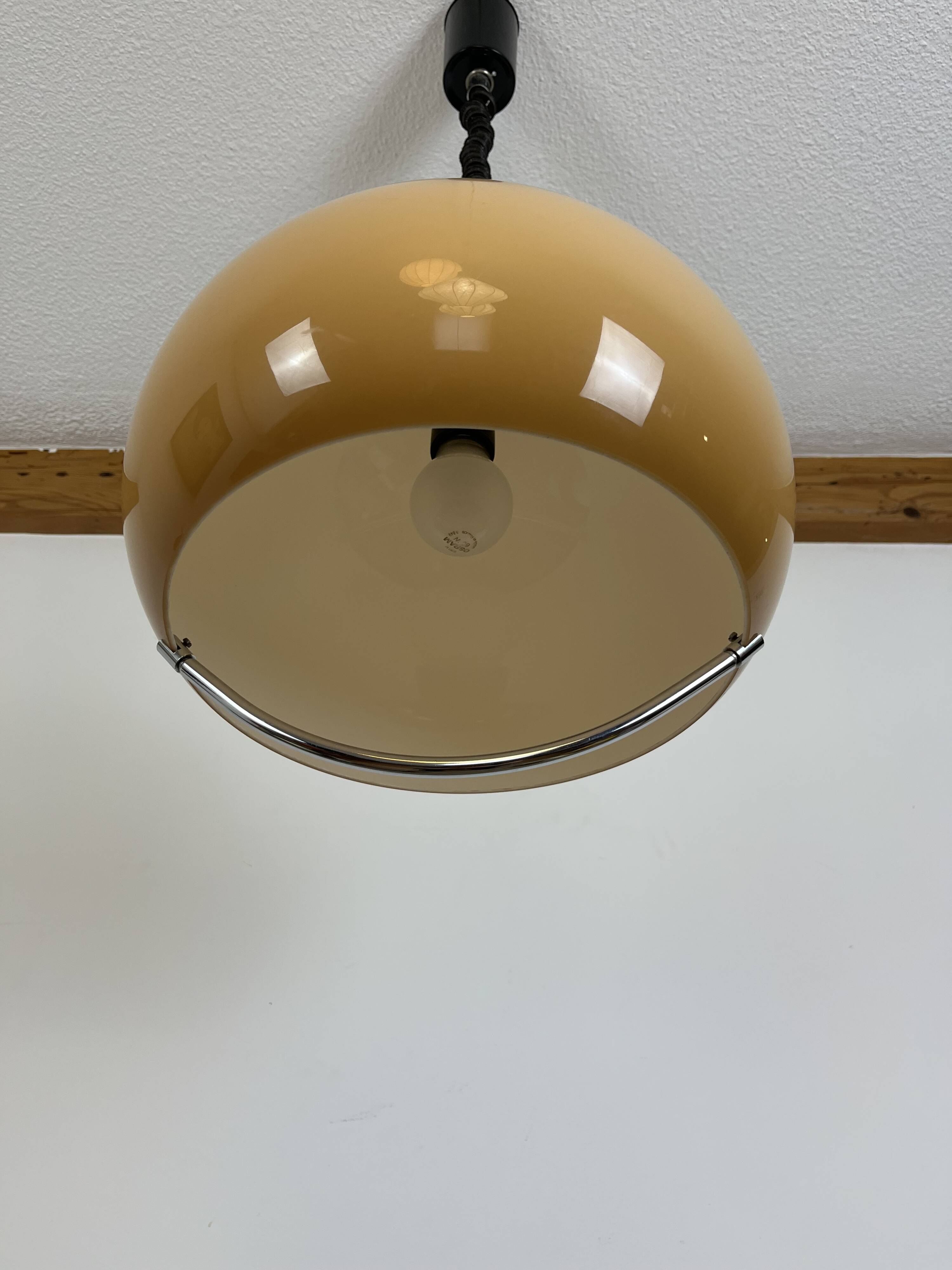 Guzzini pendant light, Jolly model by Luigi Massoni, 70's space age style