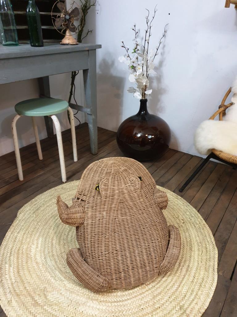Frog magazine door rattan