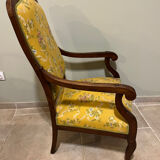 Louis XV style cabriolet armchair in solid wood, yellow floral fabric.