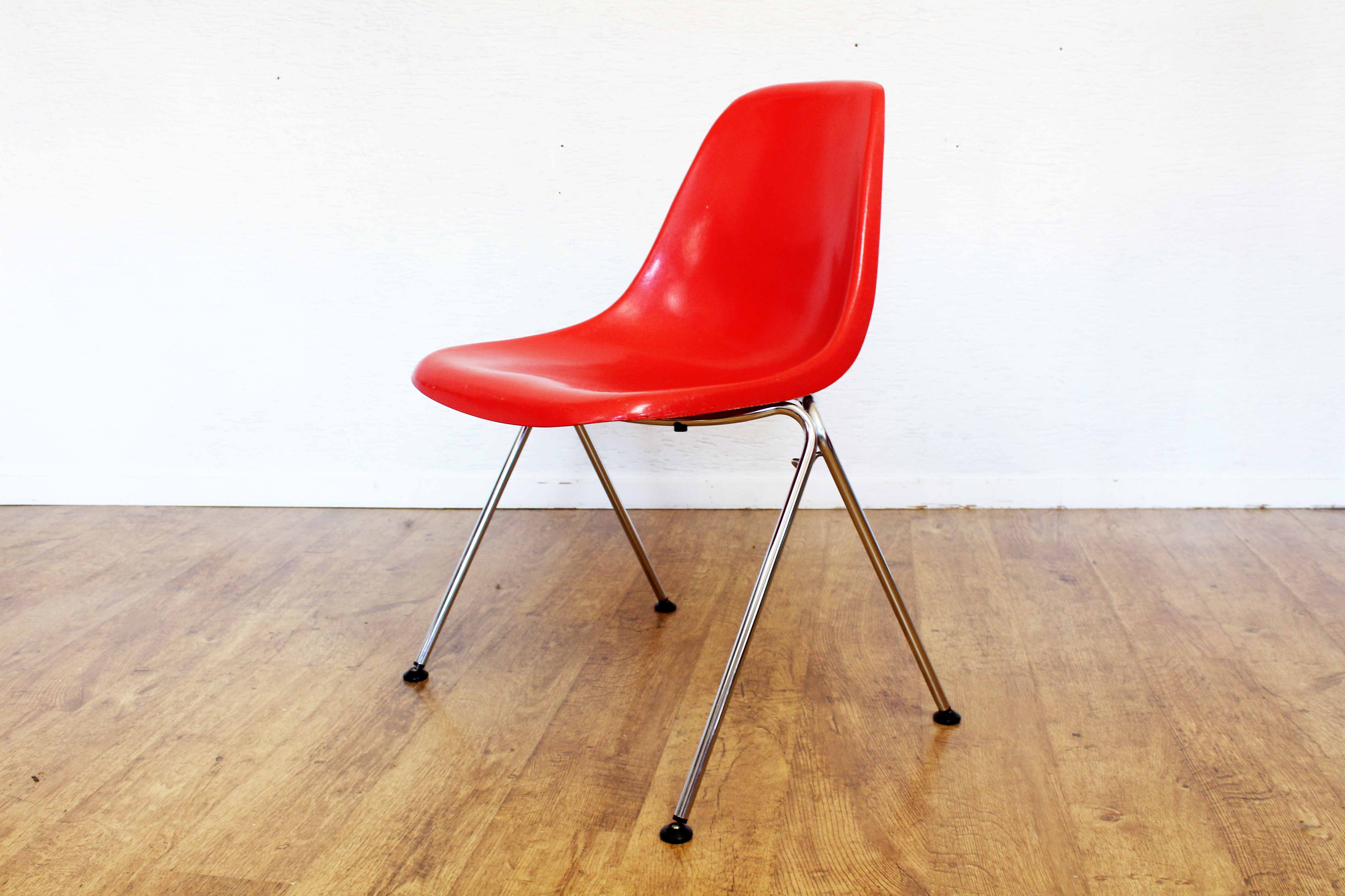 Stella fiberglass chair